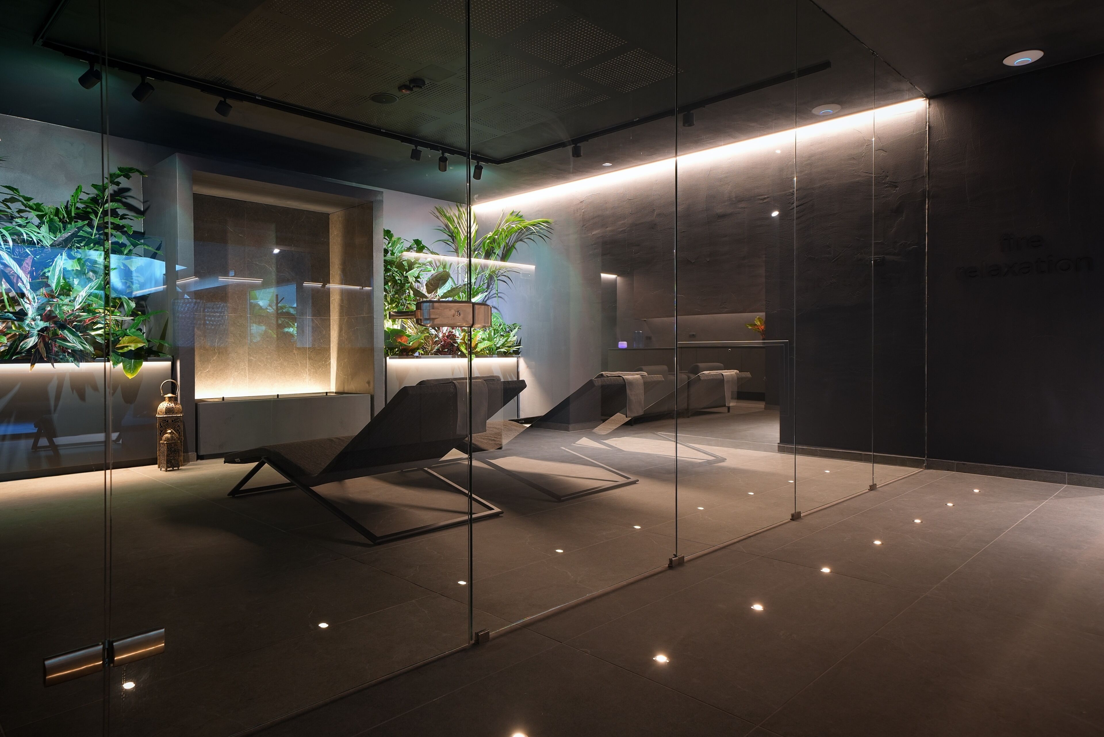 couples treatment room(s), sauna, turkish bath/hammam, body treatments