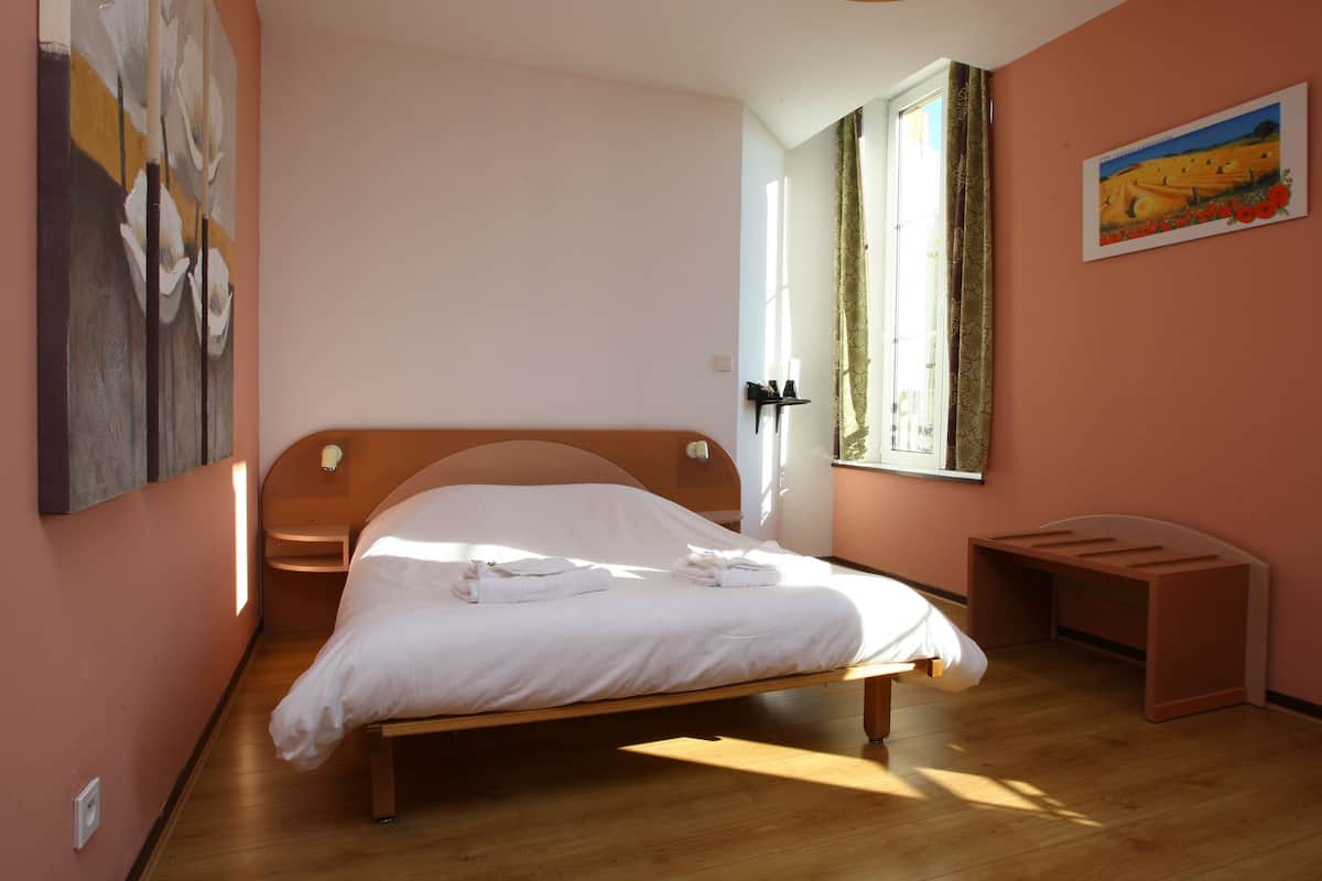 desk, iron/ironing board, free cots/infant beds, rollaway beds