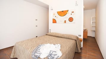 Luxe beddengoed, een minibar, een kluis op de kamer, een bureau