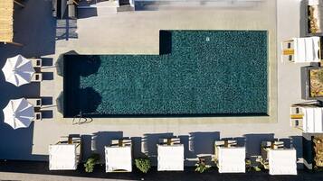 Εποχική εξωτερική πισίνα