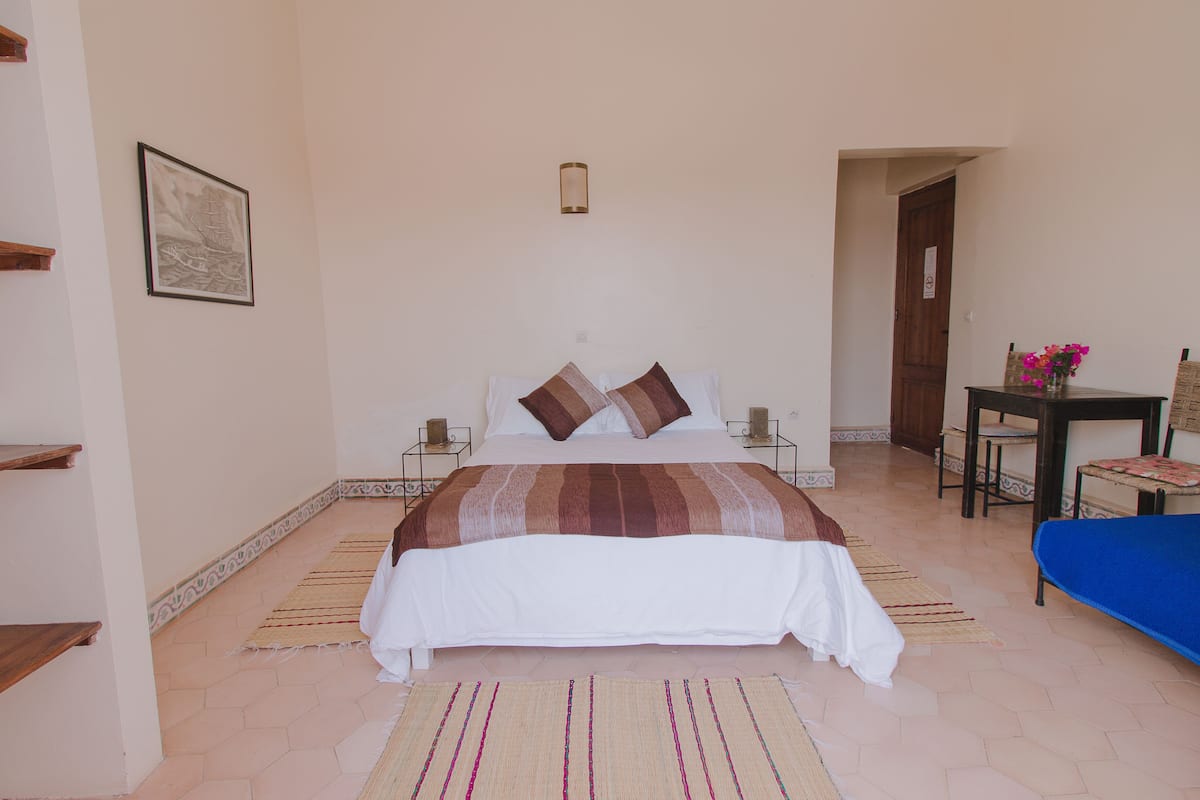 Habitación básica, balcón, vistas al jardín | Ropa de cama de alta calidad y cortinas opacas