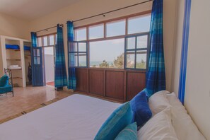 Camera Basic, terrazzo, vista mare | Biancheria da letto di alta qualità, con stile personalizzato