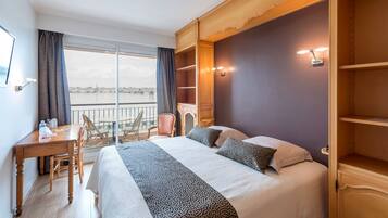 Double Room | In-room safe, desk, iron/ironing board, free WiFi