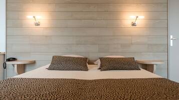 Double Room | In-room safe, desk, iron/ironing board, free WiFi