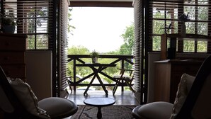 Kamar Eksekutif, ensuite | Balkon