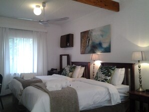 Habitación familiar (Weaver & Woodpecker 24) | Minibar, caja de seguridad en la habitación, camas extra y wifi gratis