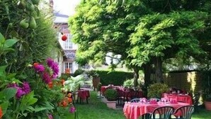 Outdoor dining - Auberge de l'Ombrée (Ombrée d'Anjo)