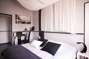 Desk, free WiFi - Auberge de l'Ombrée (Ombrée d'Anjo)