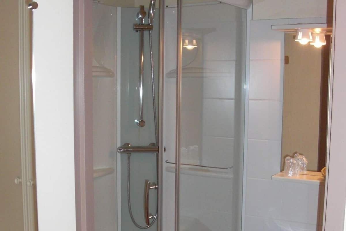 Dusche im Bad