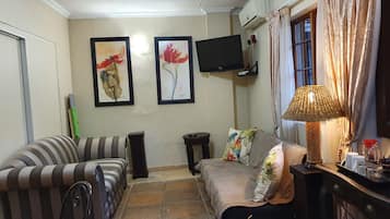 Standard Room (1) | Living area