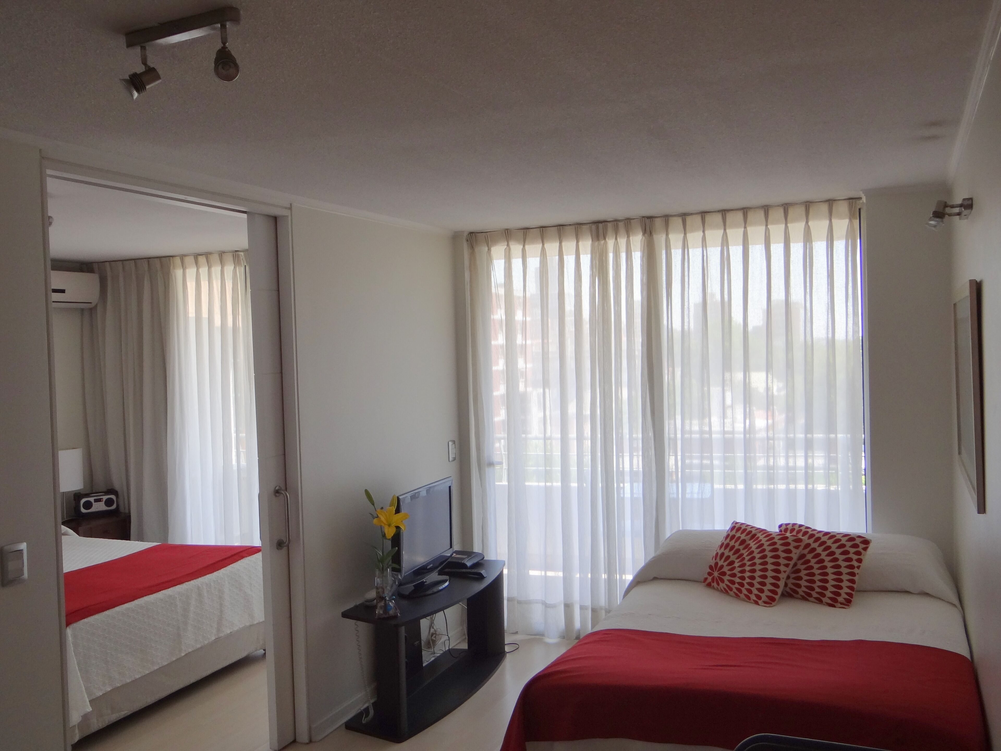 基础三人房, 1 张大床和 1 张沙发床 | 迷你吧、客房内保险箱、遮光窗帘、熨斗/熨衣板