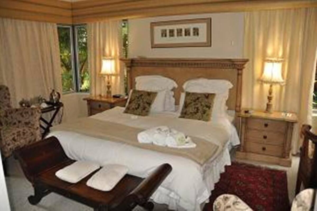 Minibar, in-room safe, desk, iron/ironing board