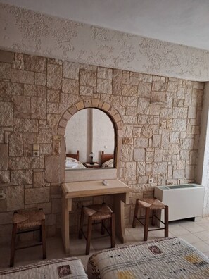 Schallisolierte Zimmer, kostenloses WLAN, Bettwäsche