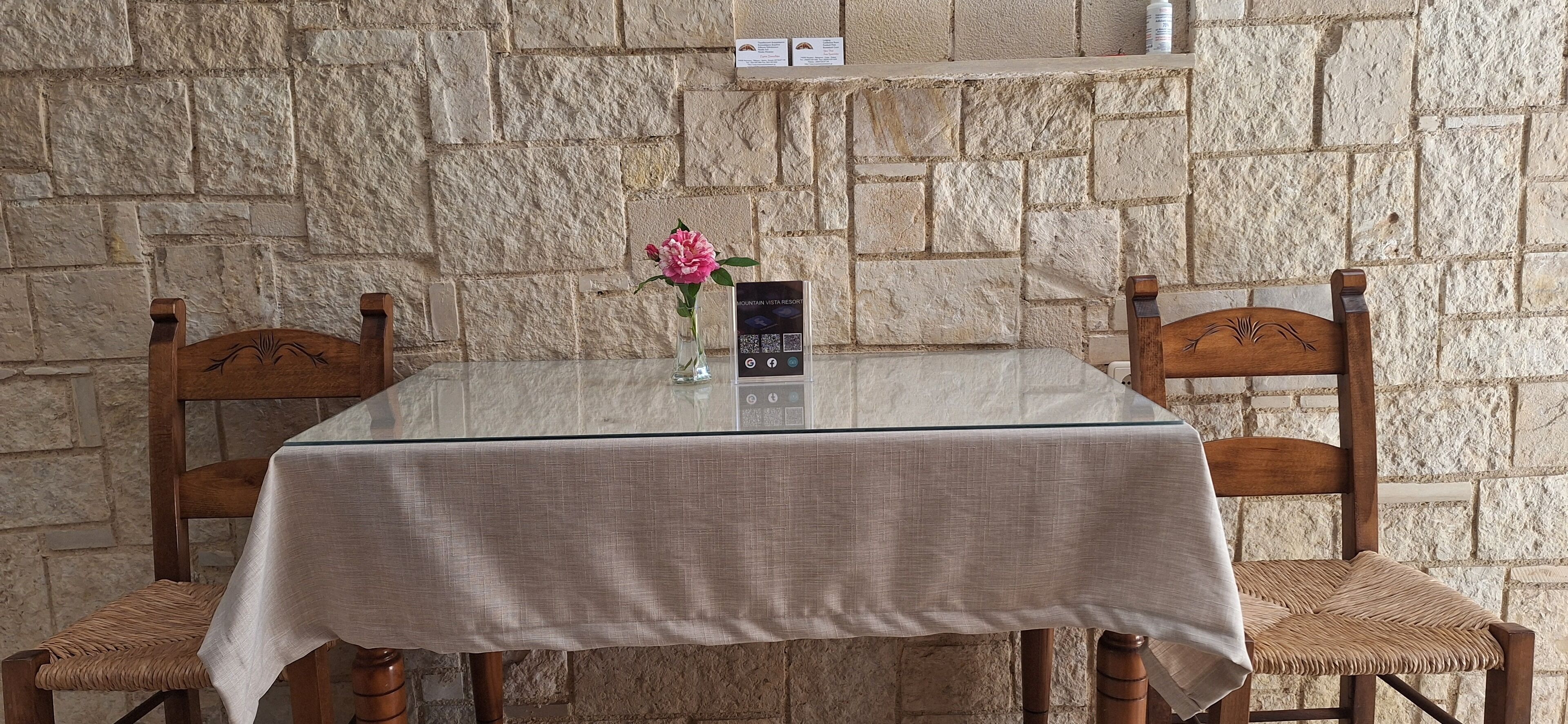 Soundproofing, free WiFi, bed sheets