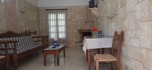 Soundproofing, free WiFi, bed sheets