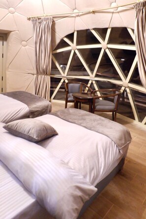 Double Room (Panoramic Double Bubble Tent) | Bed sheets - Beyond Wadi Rum Camp (Wadi Rum)