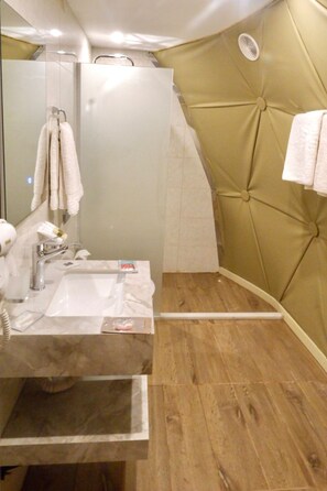 Triple Room | Bathroom | Slippers, towels