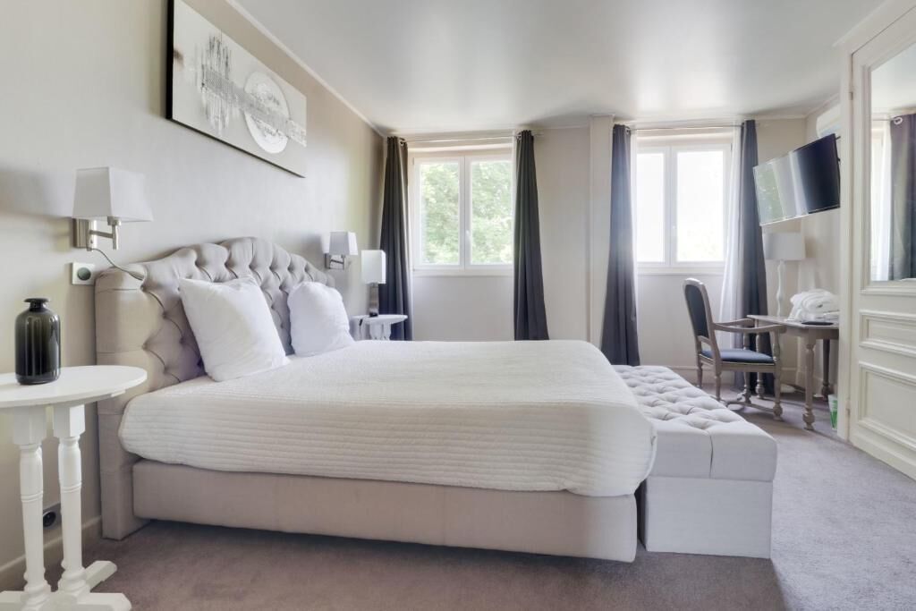 in-room safe, desk, soundproofing, free wifi