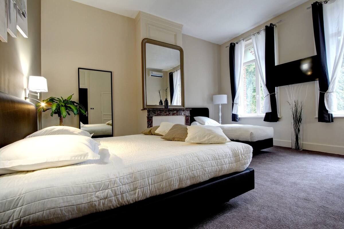 triple room | in-room safe, desk, soundproofing, free wifi