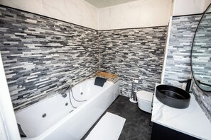 Double Room (Nuptiale) | Bathroom