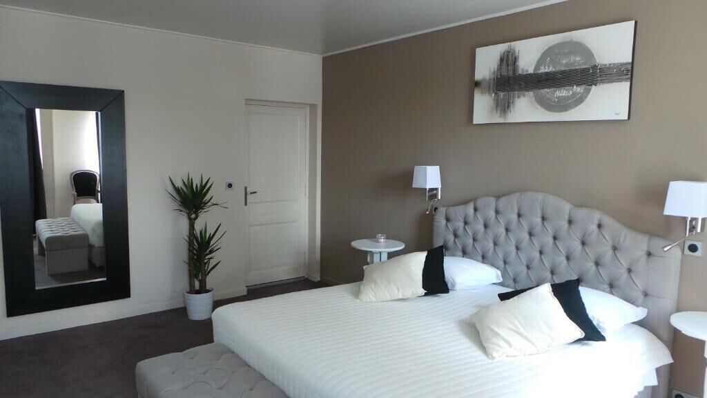 in-room safe, desk, soundproofing, free wifi