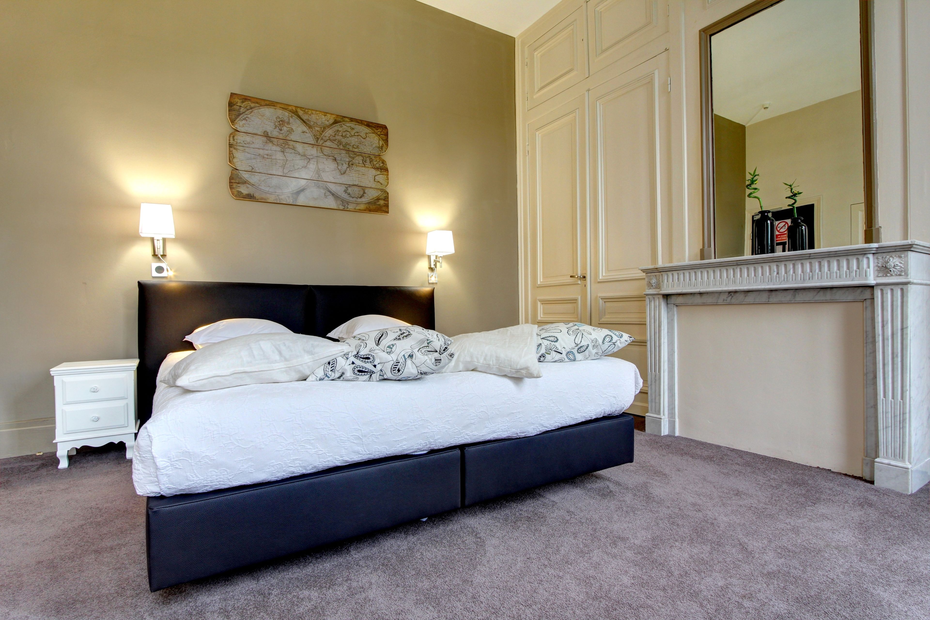 double room | in-room safe, desk, soundproofing, free wifi