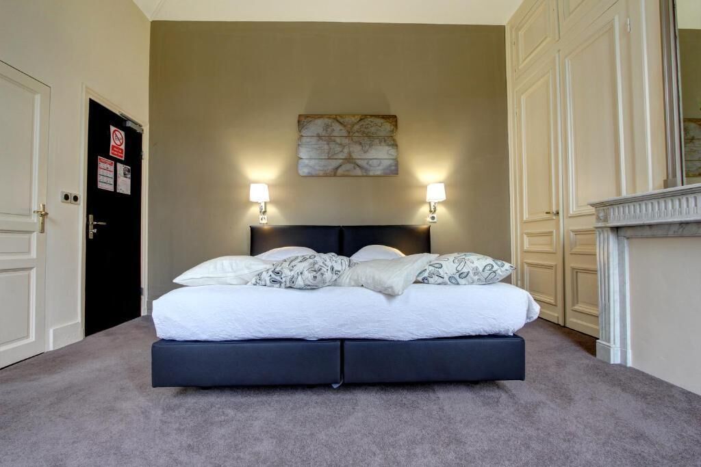 in-room safe, desk, soundproofing, free wifi