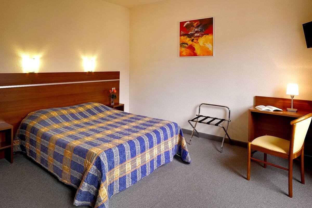 double room | desk, iron/ironing board, free wifi, bed sheets