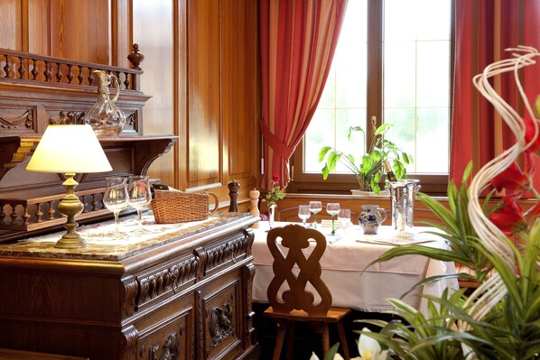 Breakfast, lunch, dinner served; local cuisine  - De la Poste (Urmatt)