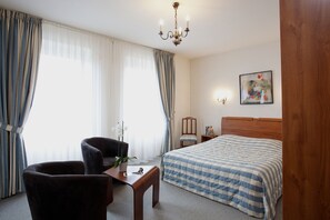 Superior Quadruple Room | Desk, iron/ironing board, free WiFi, bed sheets - De la Poste (Urmatt)