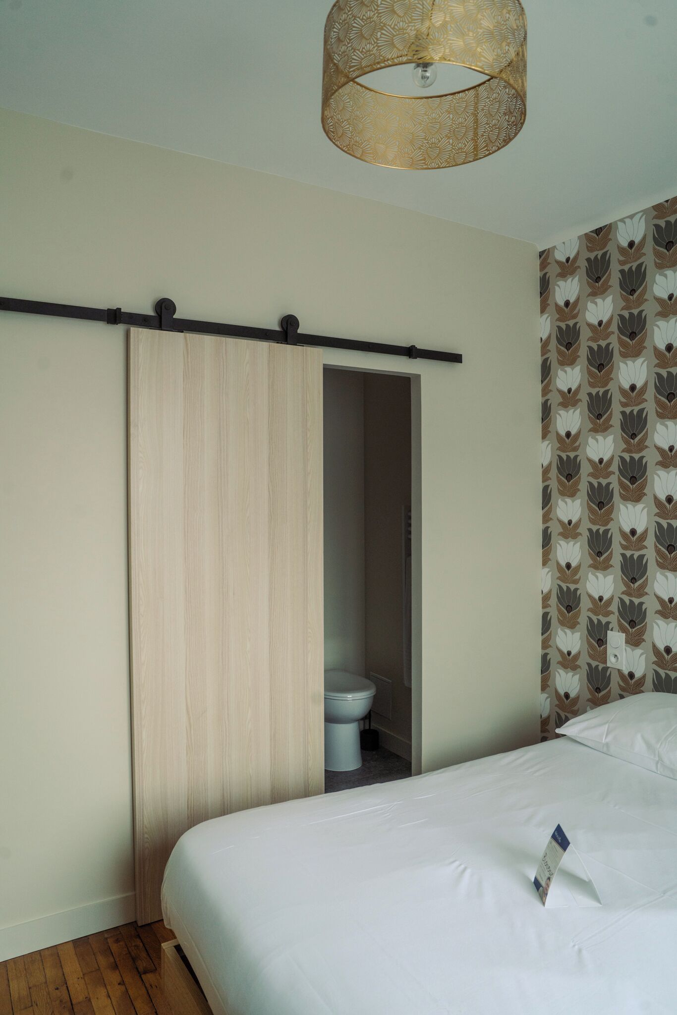 double room | desk, blackout curtains, soundproofing, free wifi