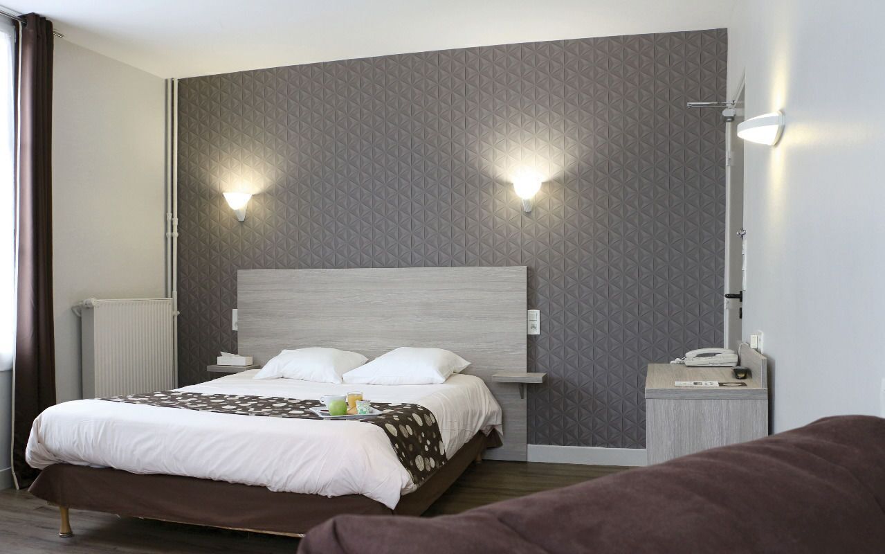 Desk, blackout curtains, soundproofing, free WiFi