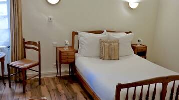 Premium bedding, desk, iron/ironing board, free cots/infant beds