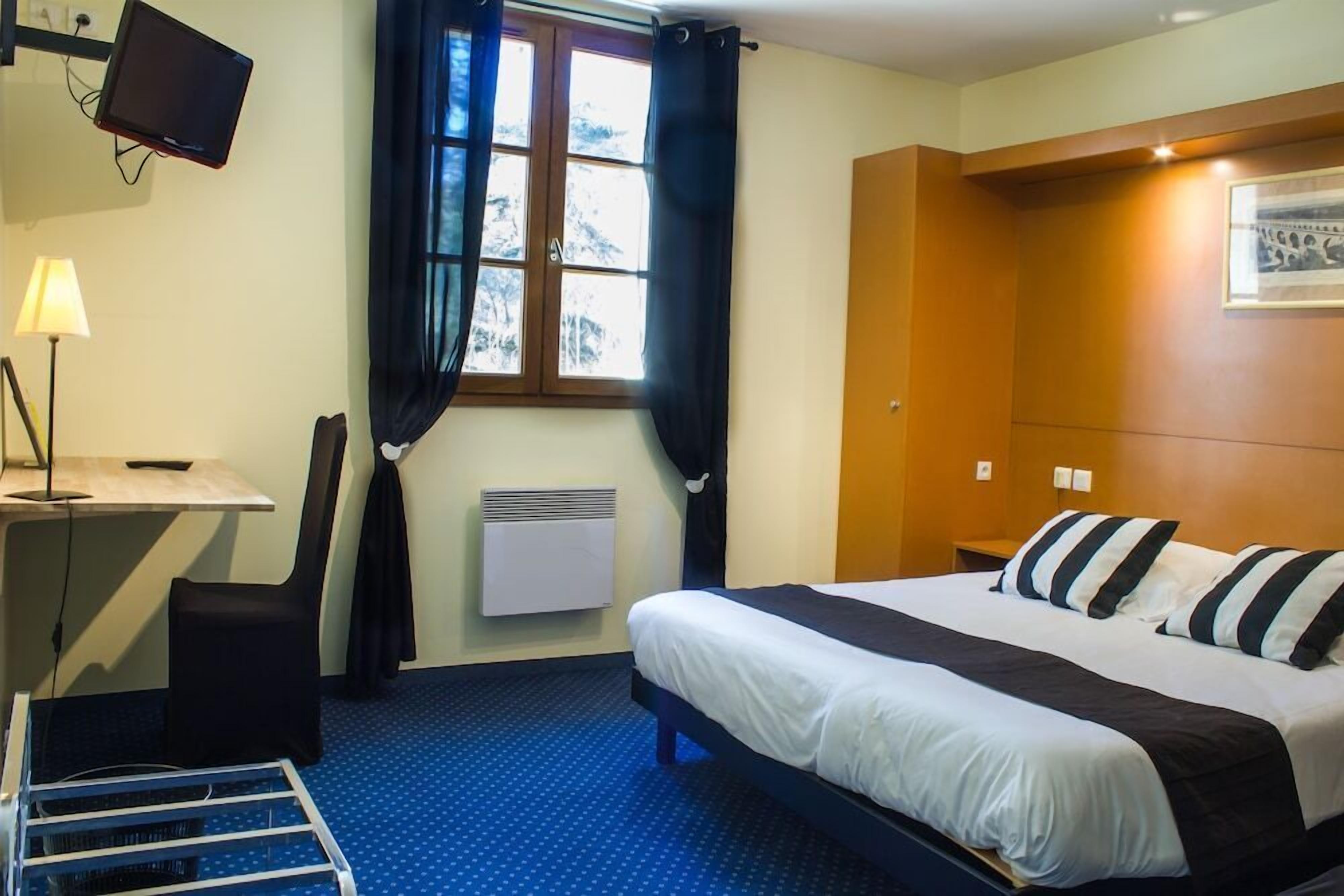 Een bureau, gratis babybedden, extra bedden, gratis wifi