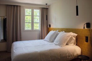 Desk, free cots/infant beds, rollaway beds, free WiFi - Le Colombier (Remoulins)