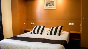 مكتب وأسرّة أطفال/رضّع (مجانًا) وأسرّة قابلة للطي وواي فاي مجانًا