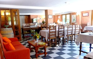 Se sirven cenas y cocina francesa 