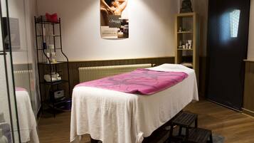 Sauna, bain Ă remous, hammam, soins corporels, enveloppements corporels