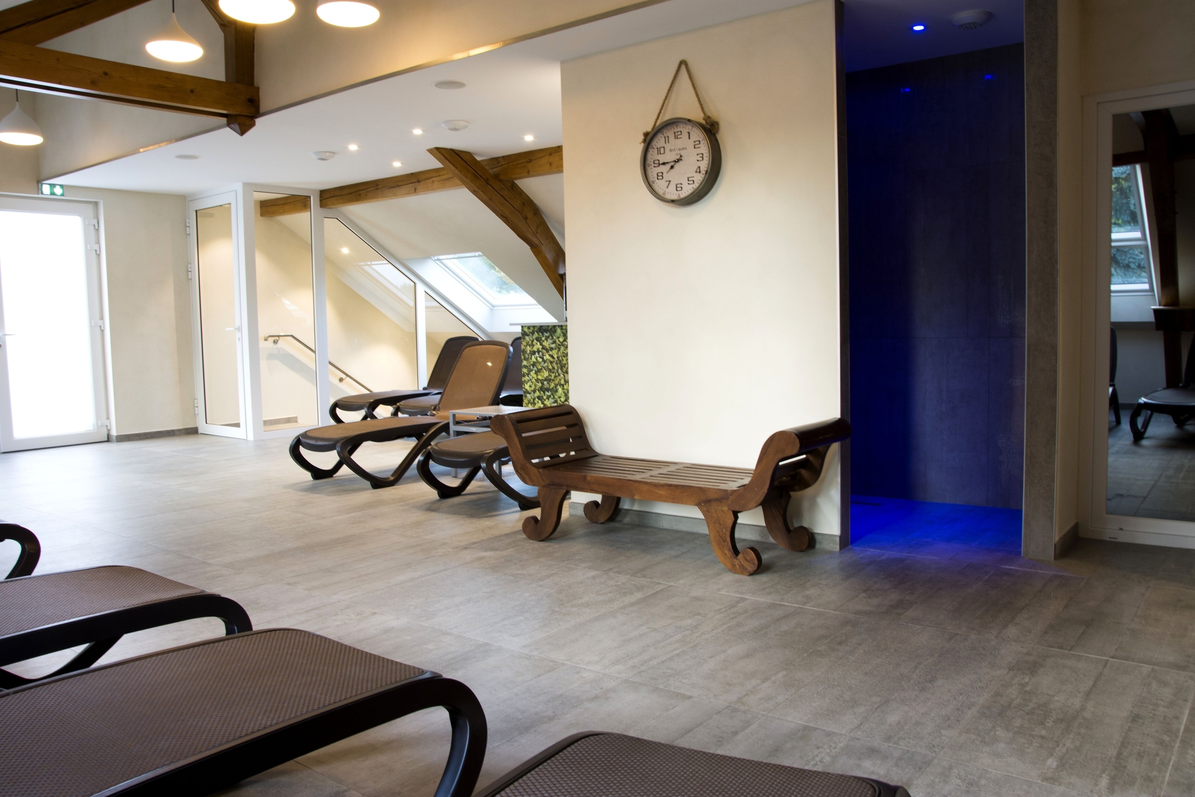 indoor pool, open 7 am to 7 pm, pool loungers