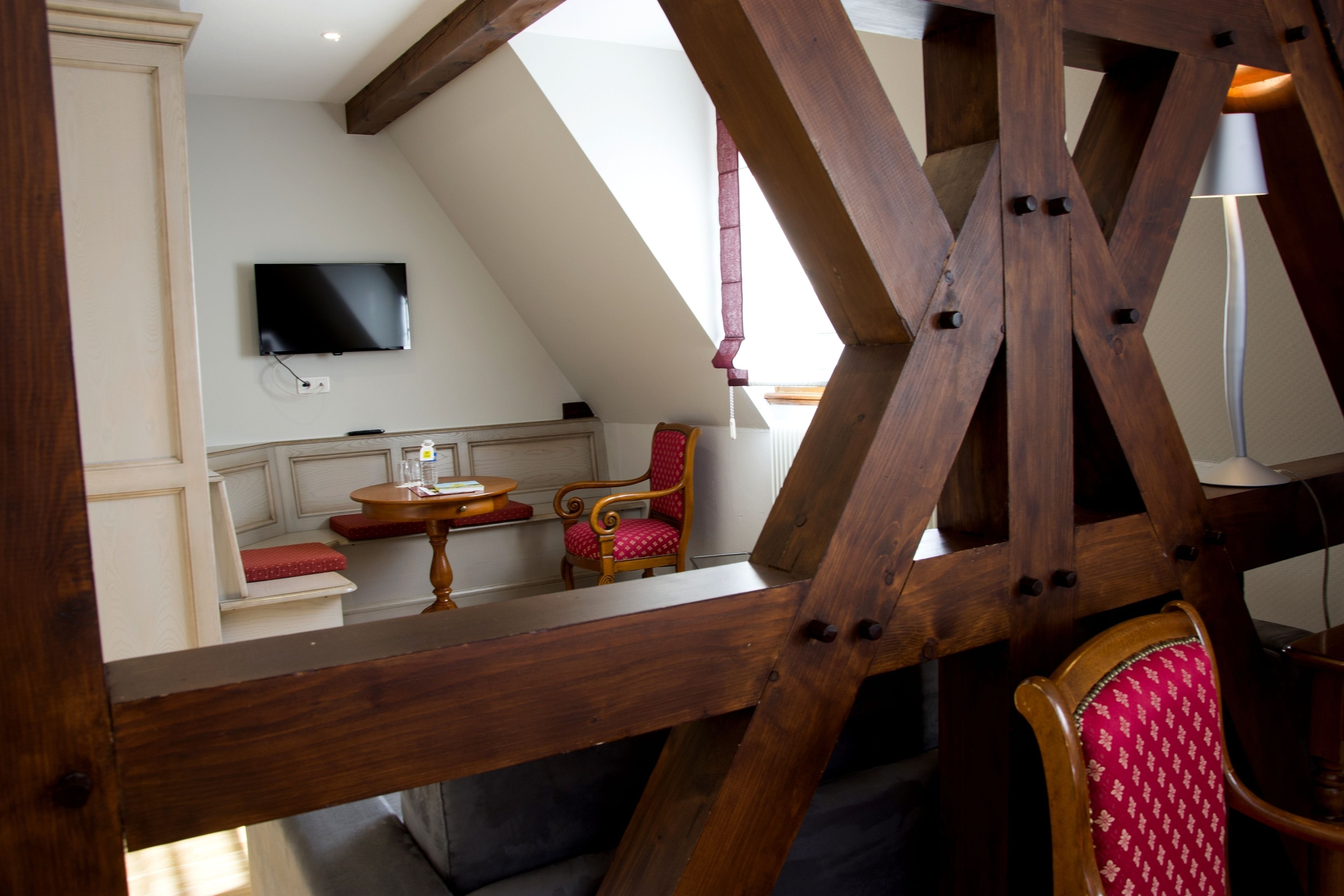 signature suite | living area | tv