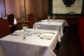 Se sirven cenas y cocina francesa 