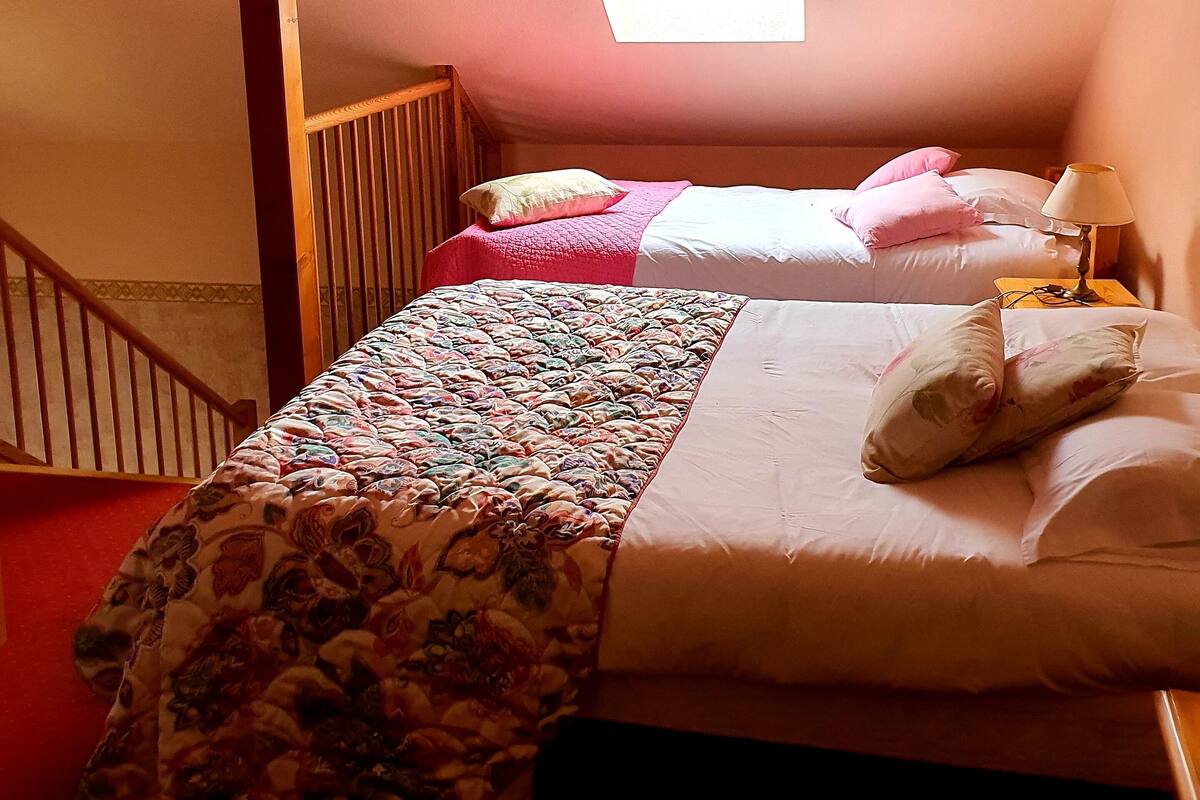 Comfort-Maisonette | Zimmersafe, Schreibtisch, schallisolierte Zimmer, kostenlose Babybetten