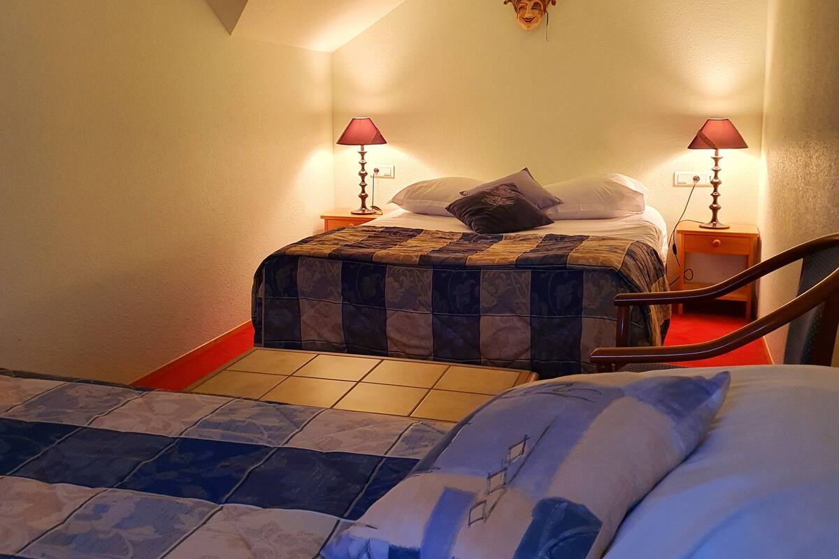Superior Duplex | In-room safe, desk, soundproofing, free cribs/infant beds