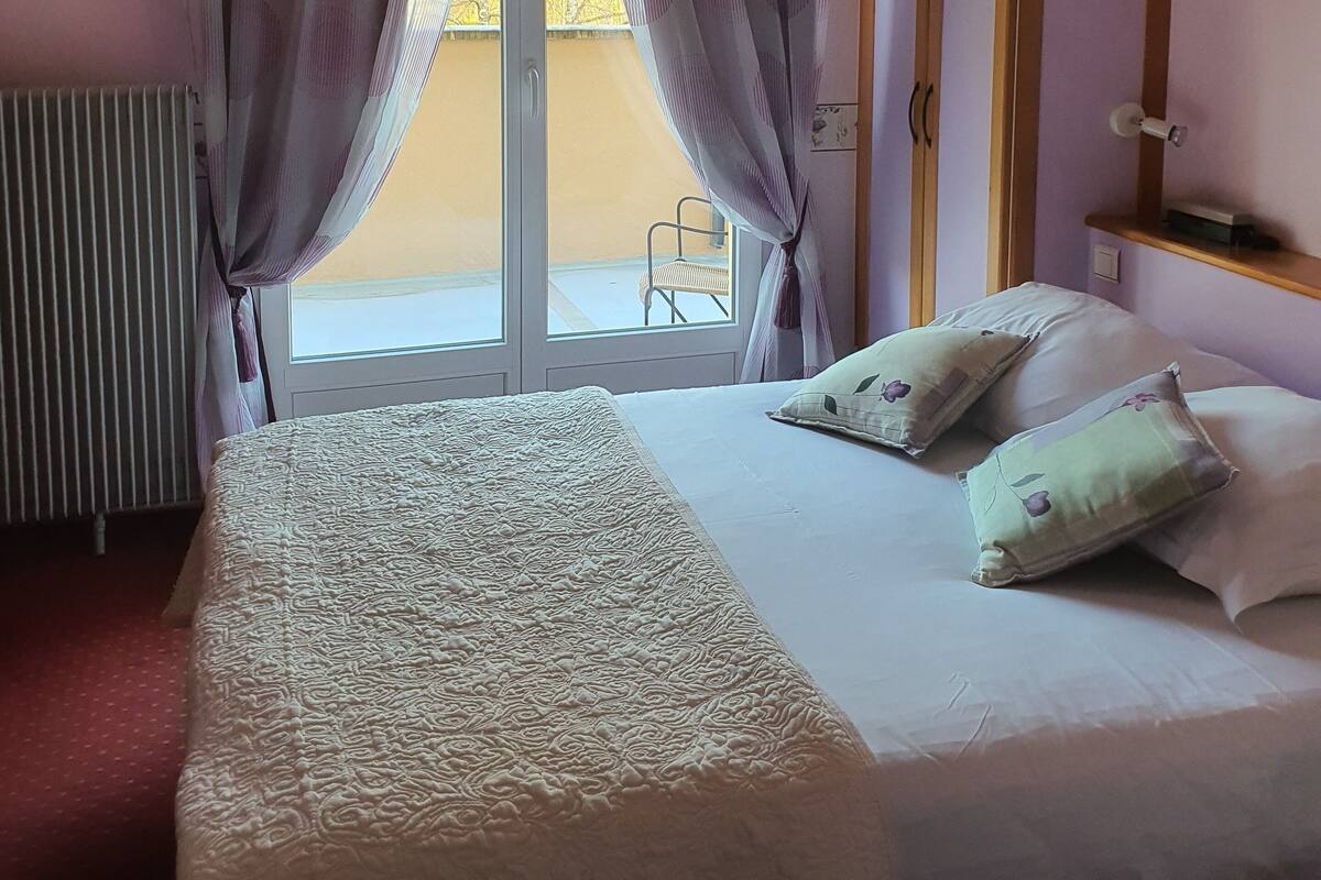 In-room safe, desk, soundproofing, free cribs/infant beds