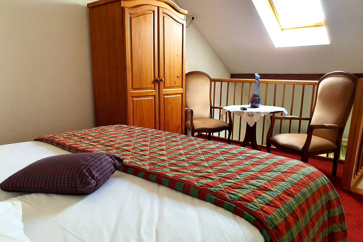 Family Duplex | In-room safe, desk, soundproofing, free cribs/infant beds
