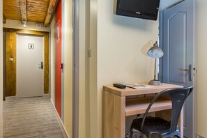 Triple Room | Premium bedding, individually decorated, desk, soundproofing