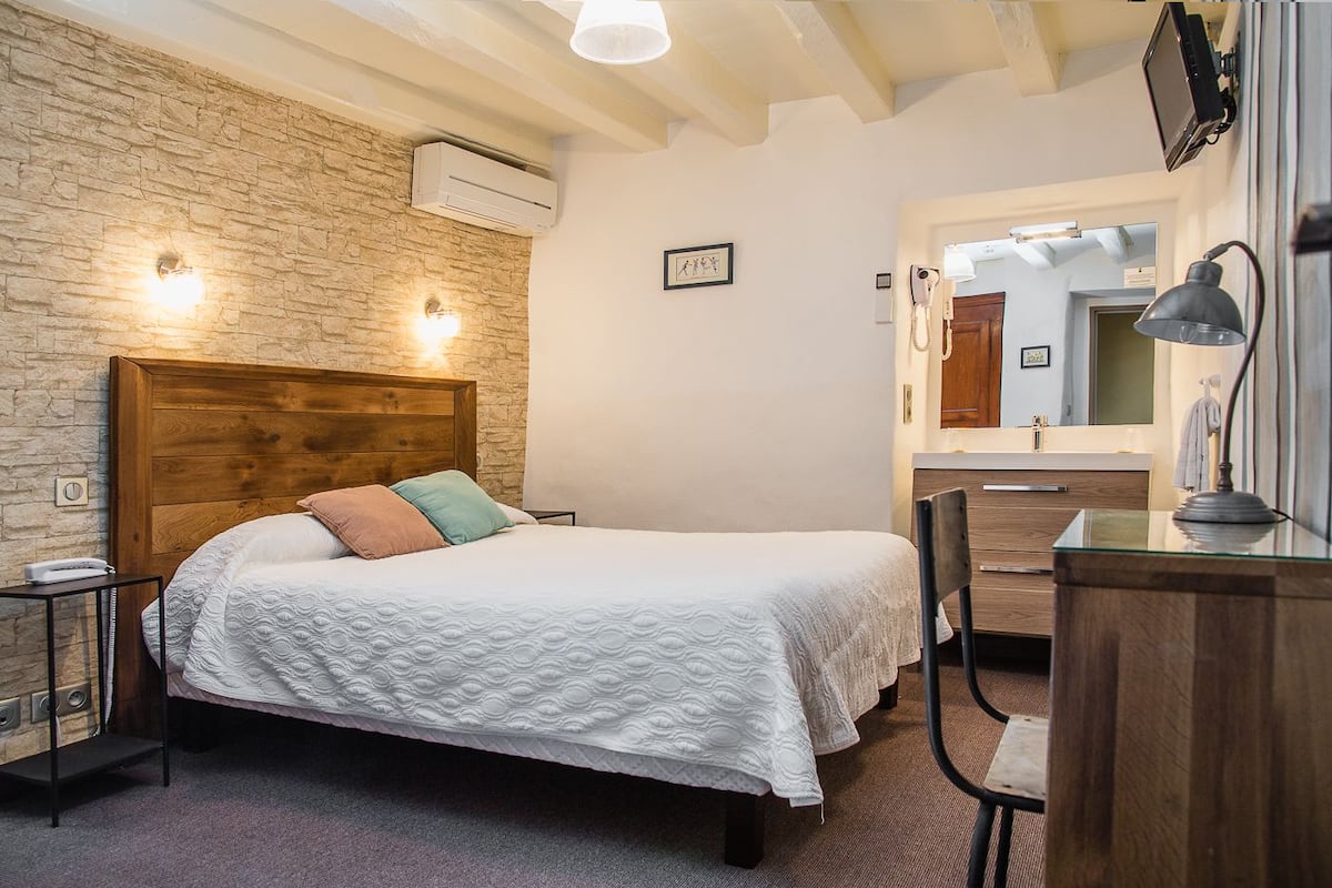 Economy-Doppelzimmer | Hochwertige Bettwaren, individuell dekoriert, Schreibtisch