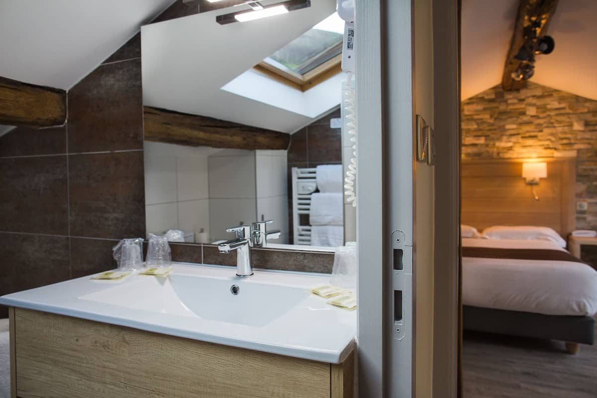 family room | premium bedding, individually decorated, desk, soundproofing