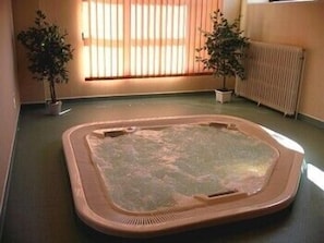 Indoor spa tub