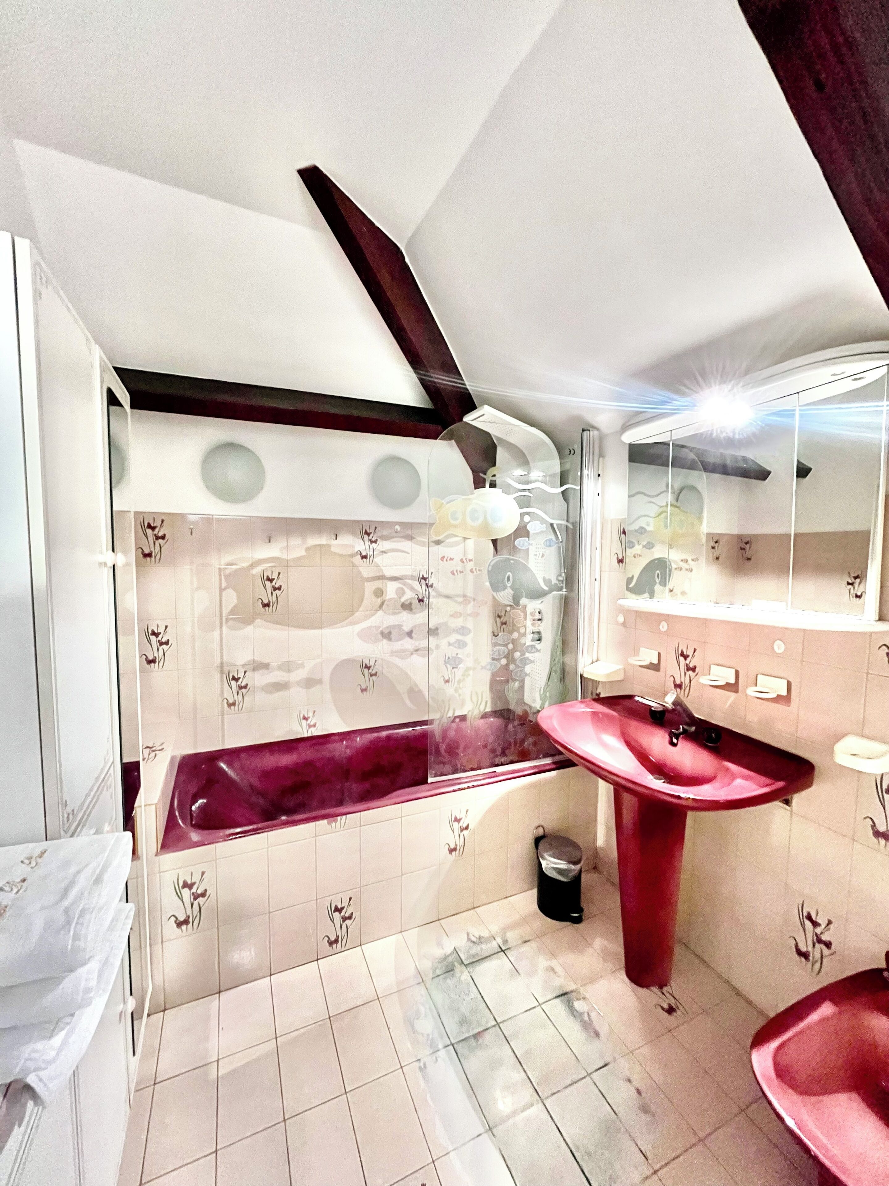 Family Apartment, Multiple Beds | Bathroom | Hair dryer, towels